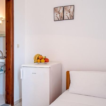 Antonis Studio Apartment Sfinárion Екстериор снимка