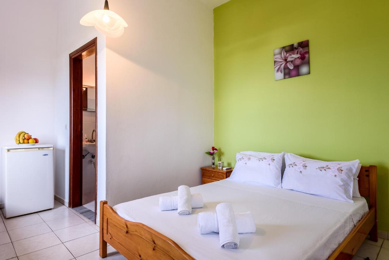 Antonis Studio Apartment Sfinárion Екстериор снимка