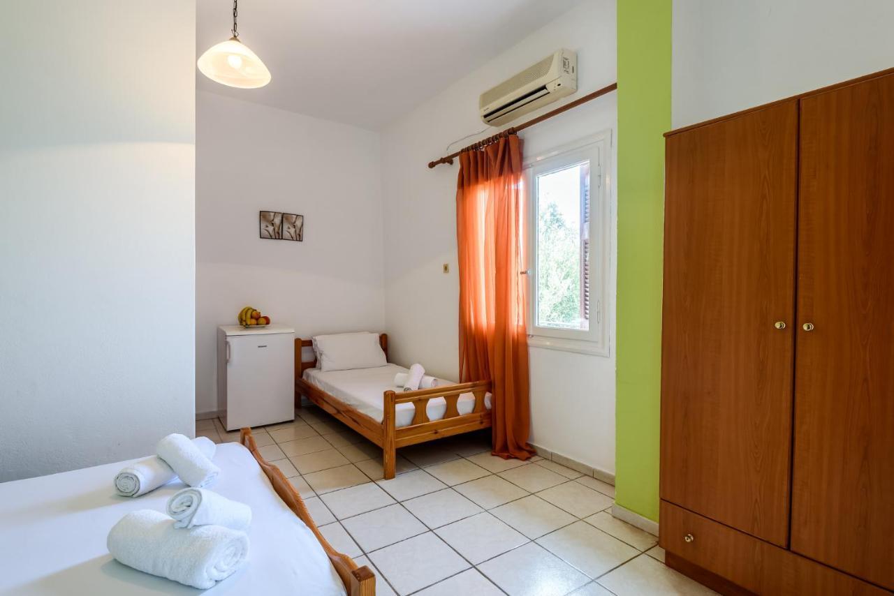Antonis Studio Apartment Sfinárion Екстериор снимка