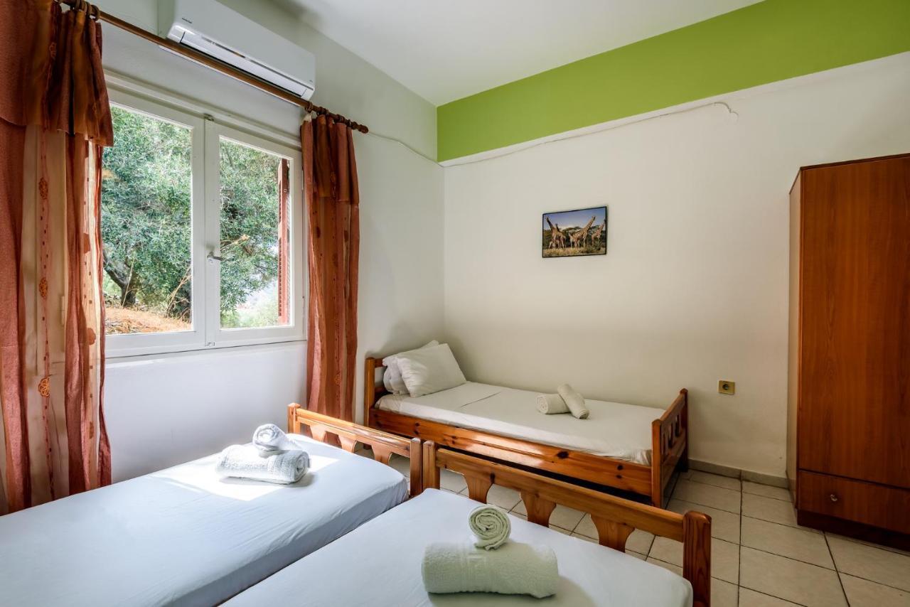 Antonis Studio Apartment Sfinárion Екстериор снимка