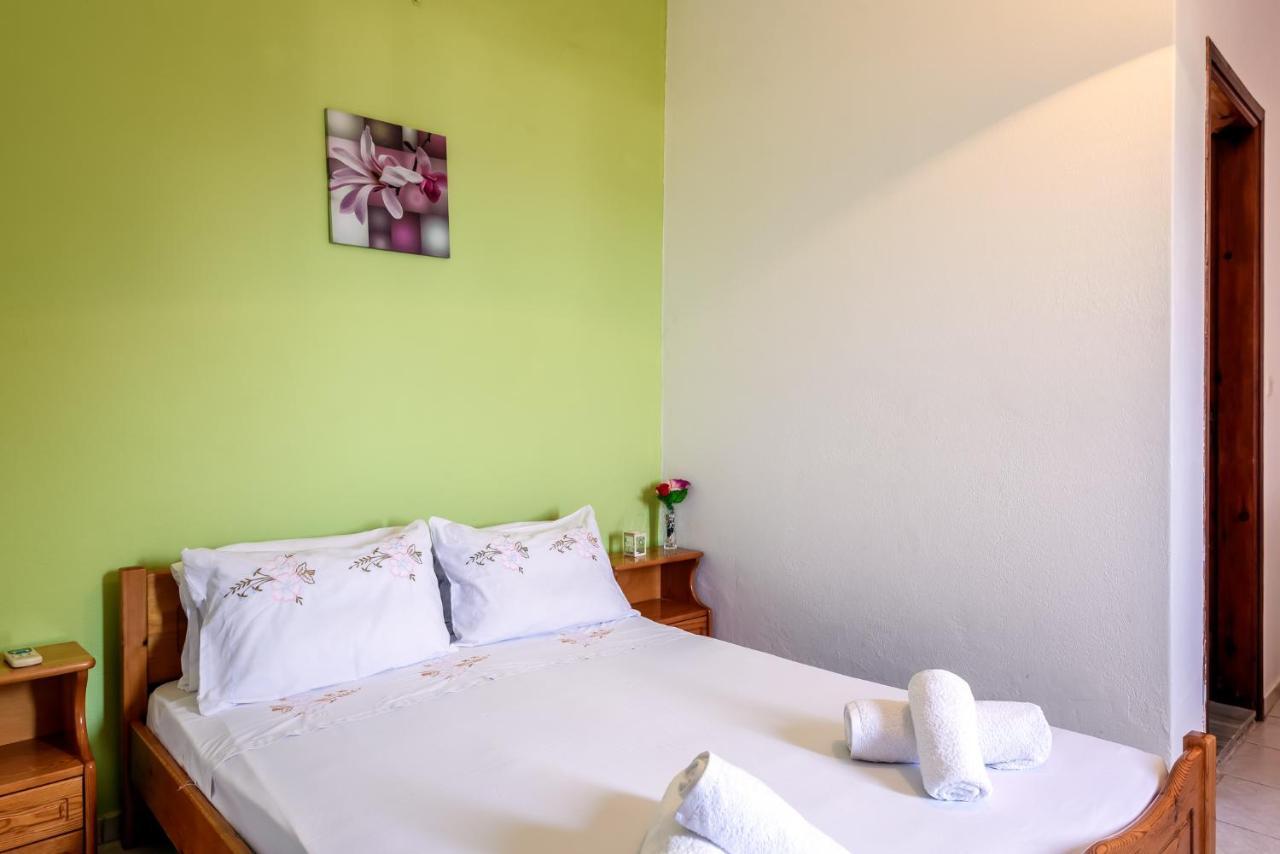 Antonis Studio Apartment Sfinárion Екстериор снимка