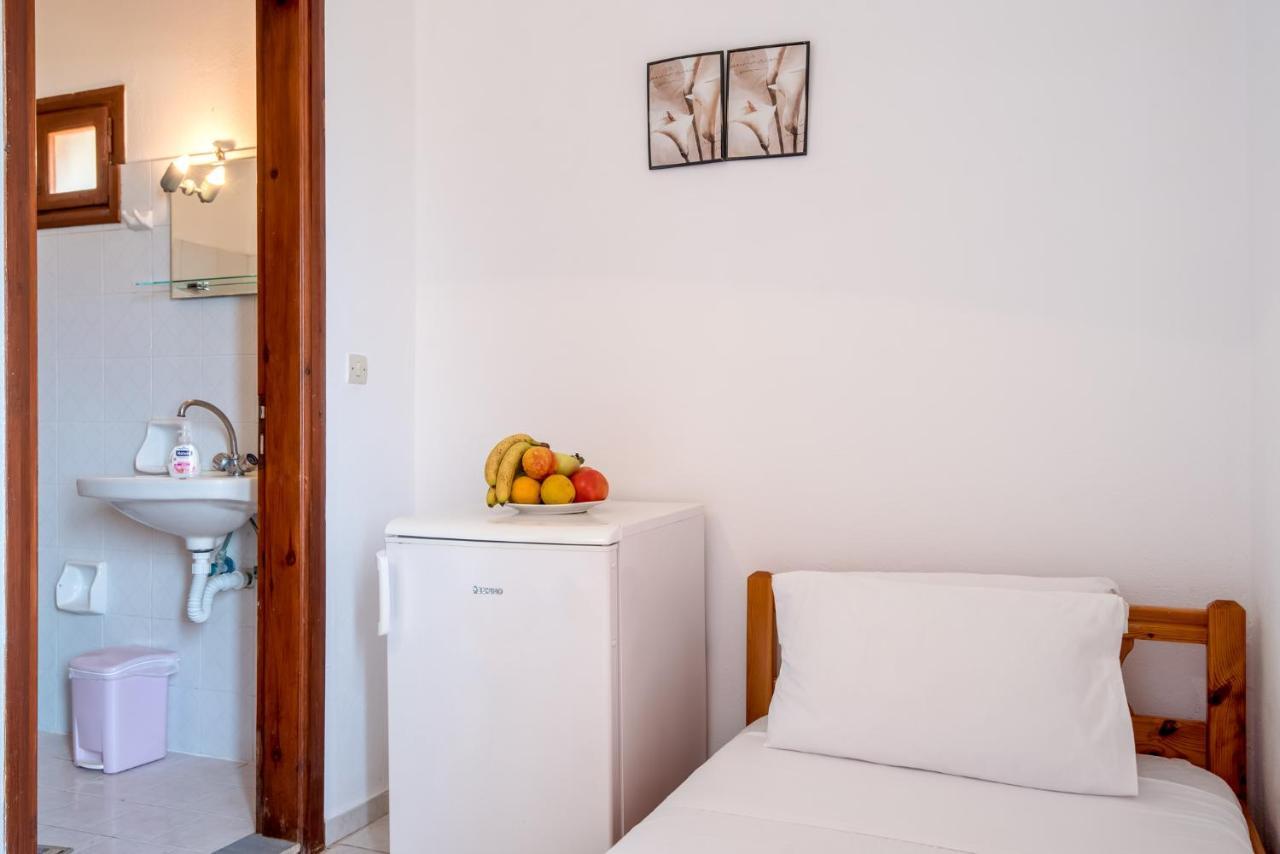 Antonis Studio Apartment Sfinárion Екстериор снимка