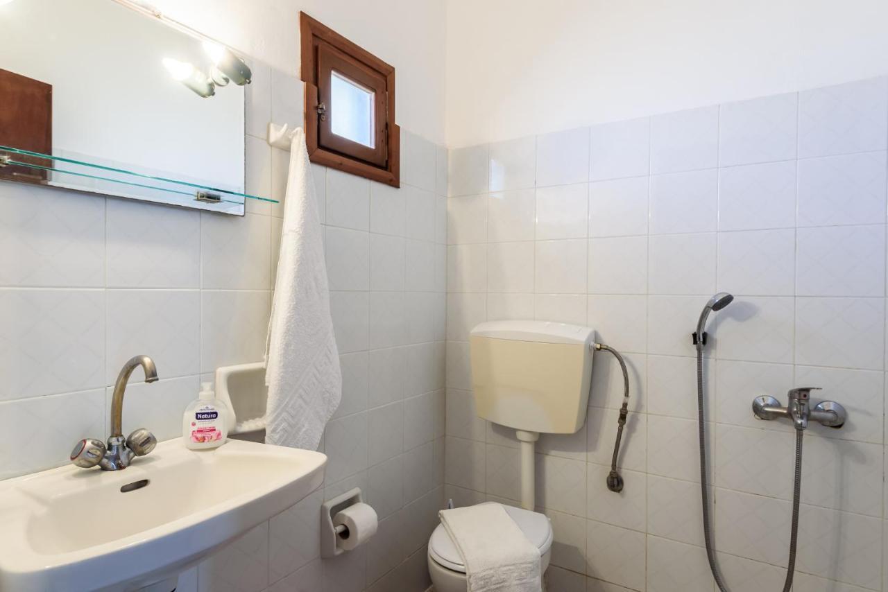Antonis Studio Apartment Sfinárion Екстериор снимка